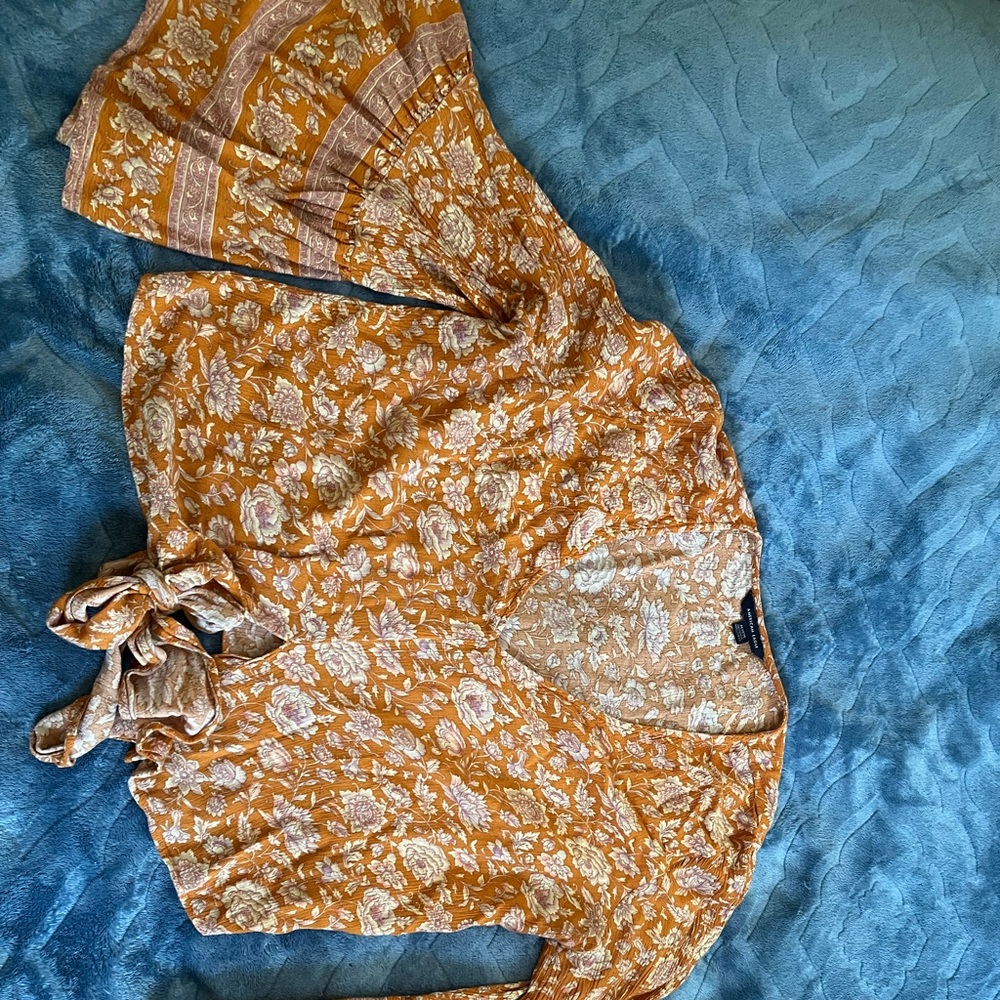 American eagle bell sleeve shirt